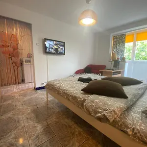 Piata Resita Host Bucureşti