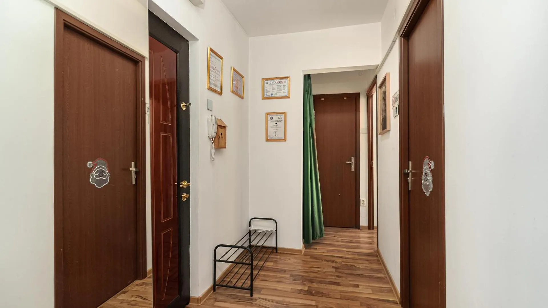 Stone Gate Apartment #2 Bucharest